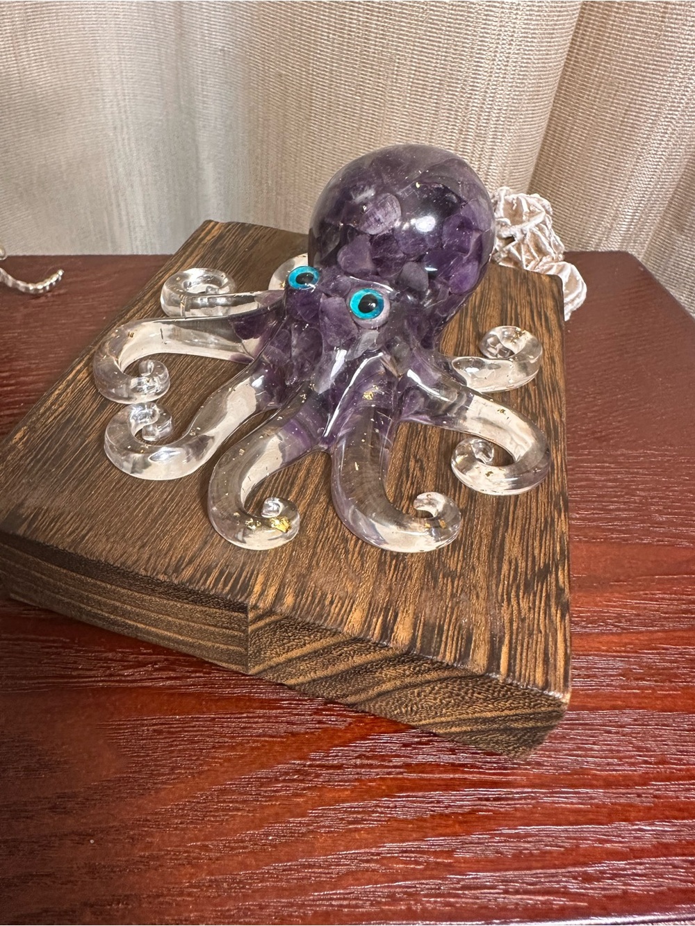 Resin and Amethyst Crystal Chips Octopus Figure - Picture 2 of 12